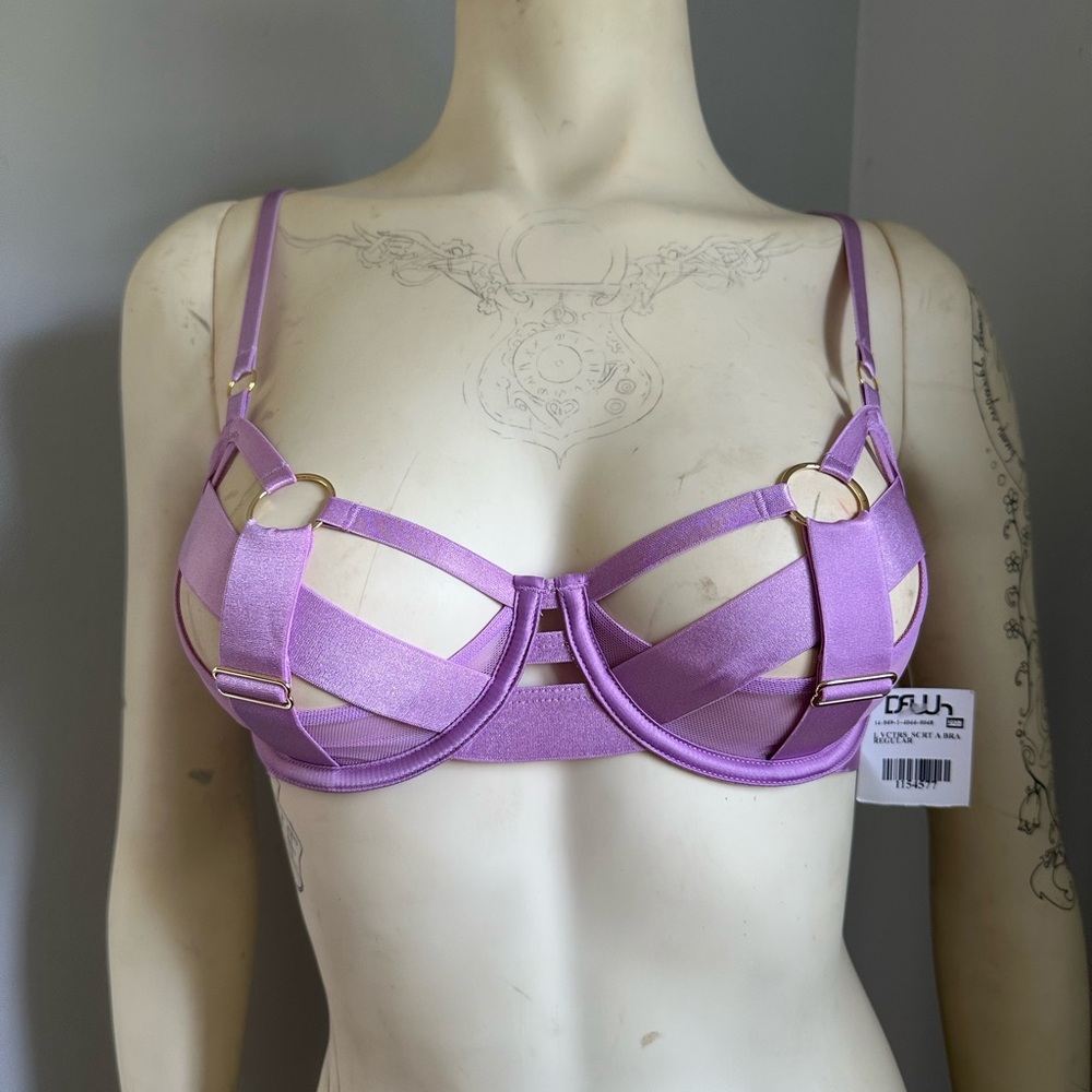 Victoria's Secret very sexy Lavender Strappy Bra